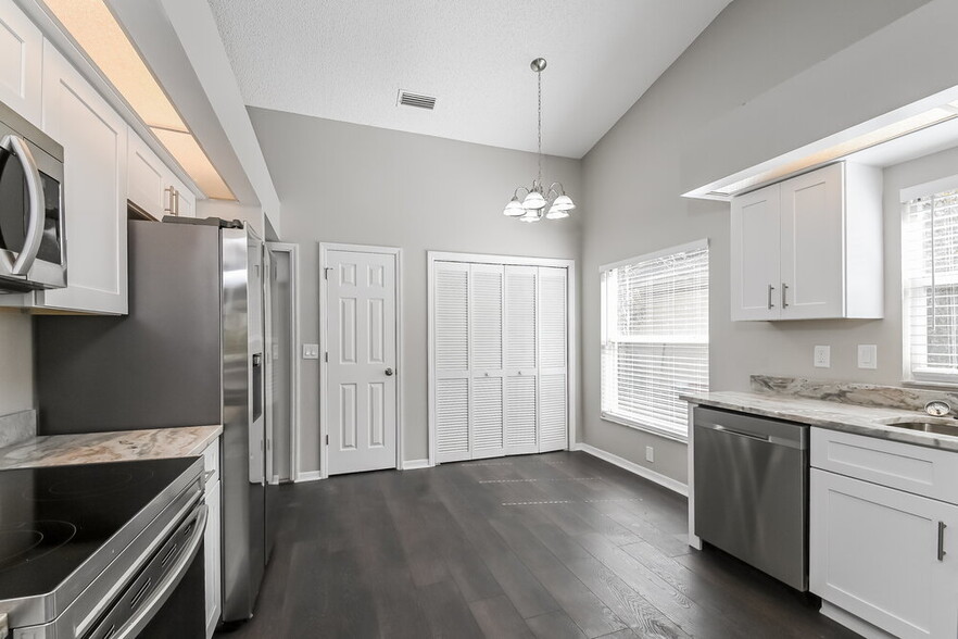 Building Photo - 6003 Crickethollow Dr