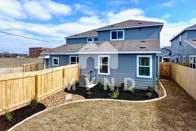 Building Photo - 888 Casina Cir