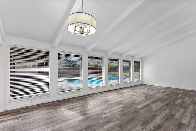 Building Photo - 886 Quail Run