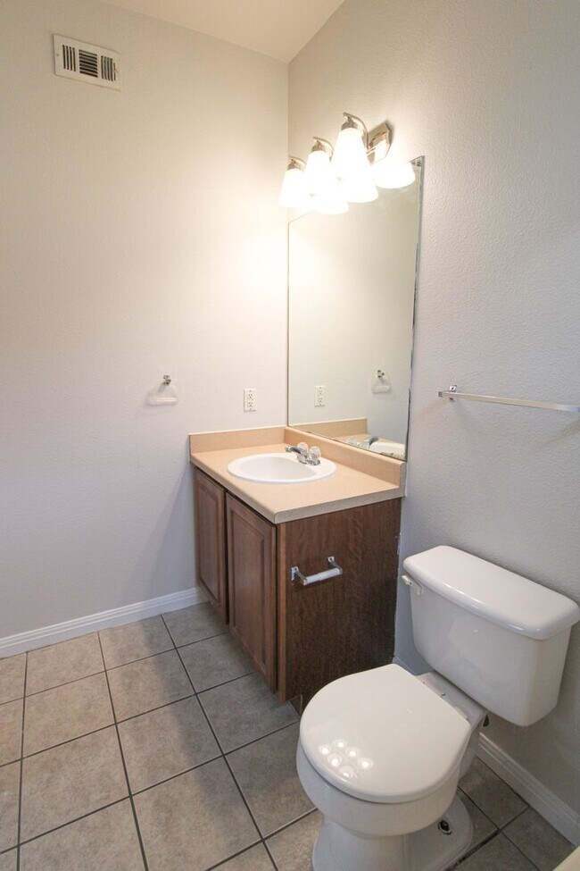 Building Photo - 530 Dukeway Dr