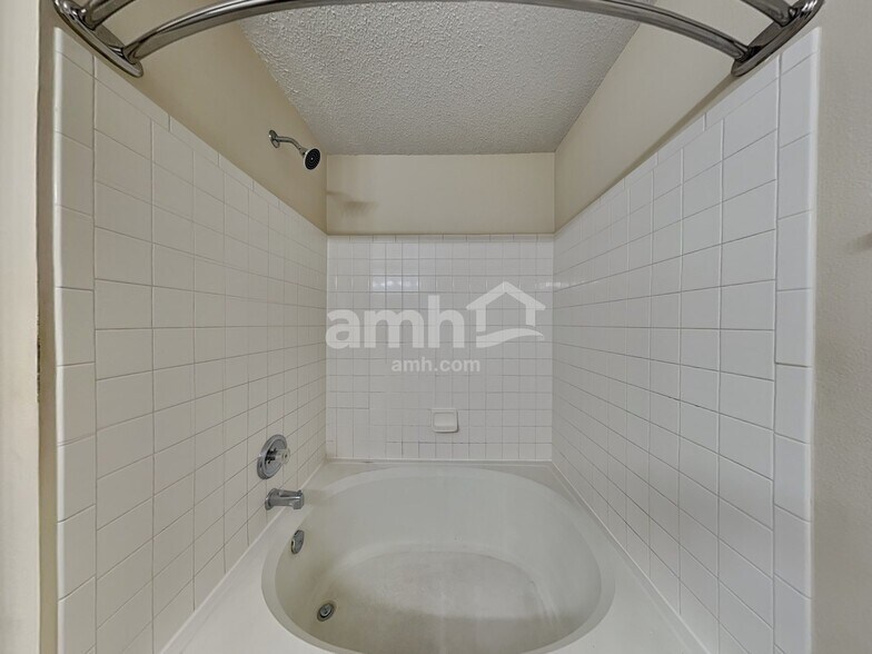 Building Photo - 6622 W Jefferson Ct