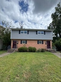 Building Photo - Charming 2-Bedroom Home with Hardwood Floo...