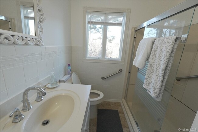 Building Photo - 371 S River Rd