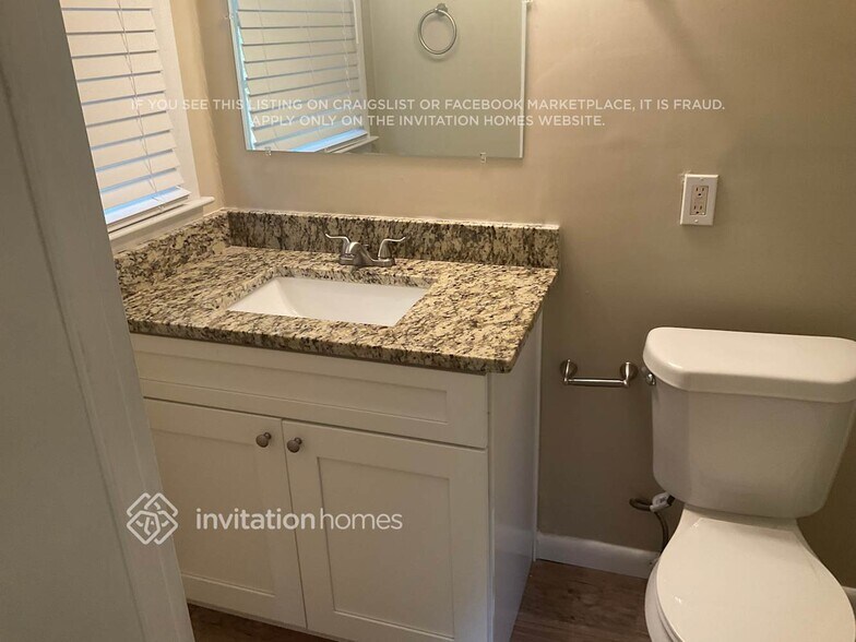 Building Photo - 686 Rollingwood Pl