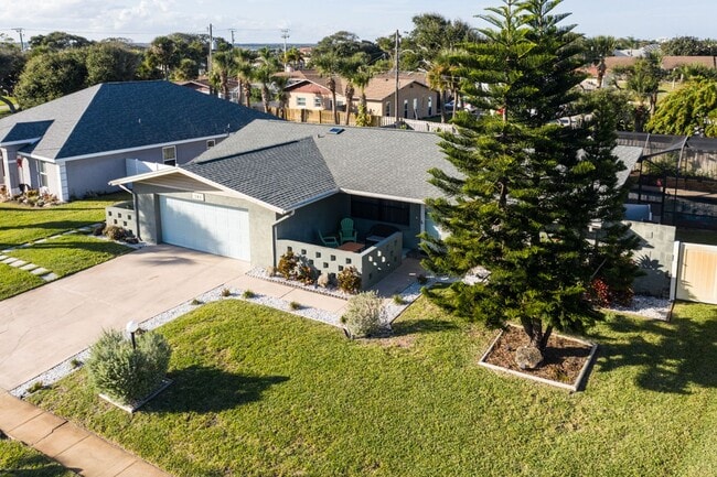 Building Photo - Vacation Rental Amazing Pet Friendly 3 Bed House with a Heated Pool