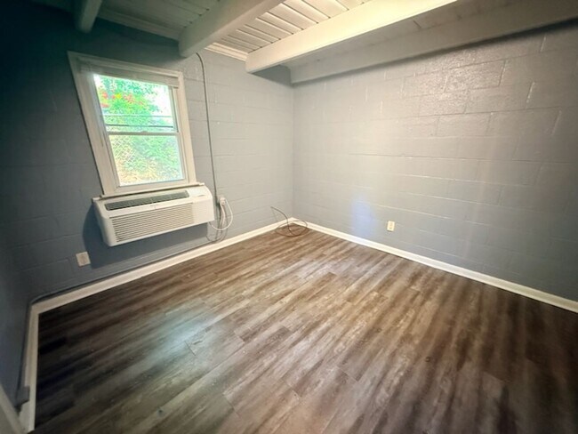 Building Photo - 1 Bedroom 1 Bathroom Available NOW in Durham!