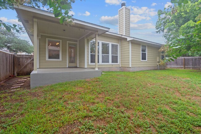 Building Photo - Immaculate 3 Bedroom, 2 Bath Home on Corner Lot in Cedar Park