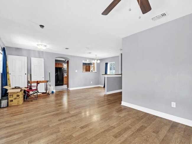 Building Photo - 627 Ferretti Ave