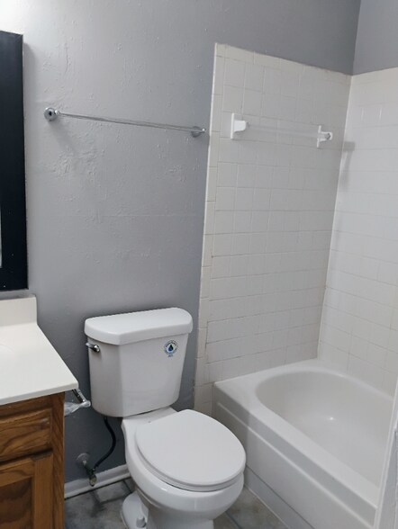 Building Photo - 1120 W Shilo Dr