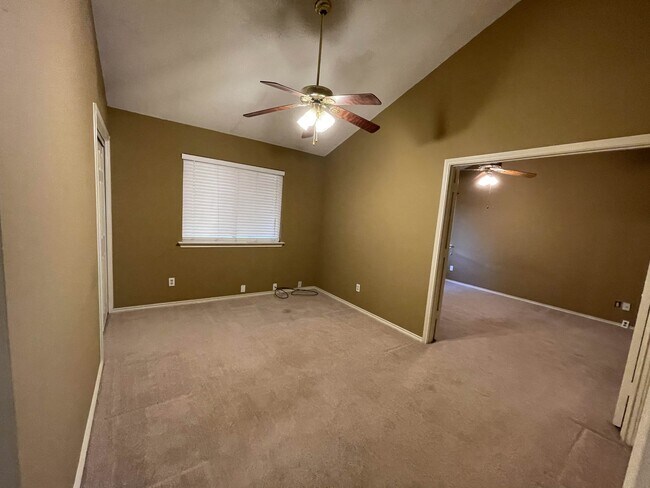 Building Photo - 3202 Fairview Dr