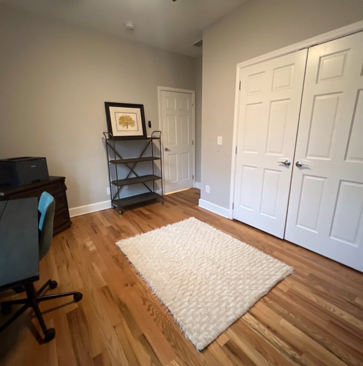 Building Photo - Room in House on Holland Ct