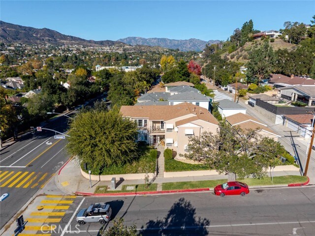 Building Photo - 1305 E Glenoaks Blvd