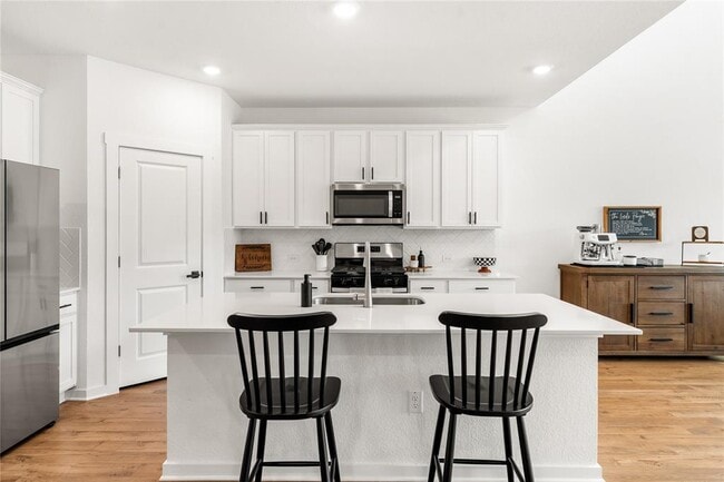 Building Photo - 1828 Walnut Grv Bnd