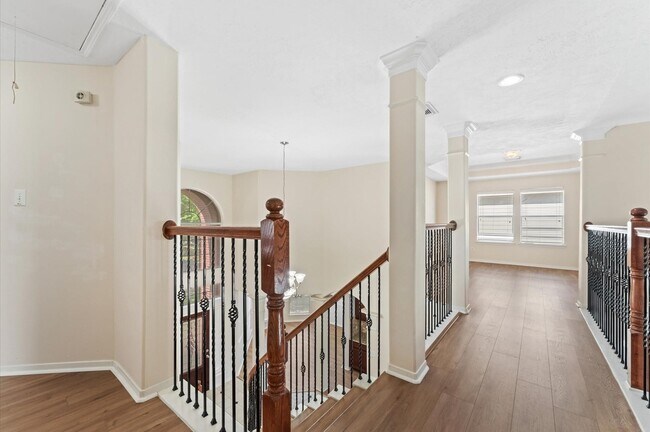 Building Photo - 26414 Creston Woods Dr