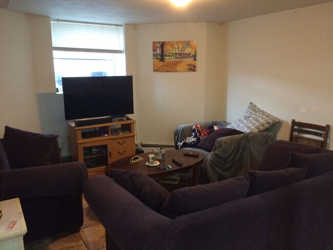 Building Photo - ALLSTON 4 BED/2 BATH FOR $1K/PERSON