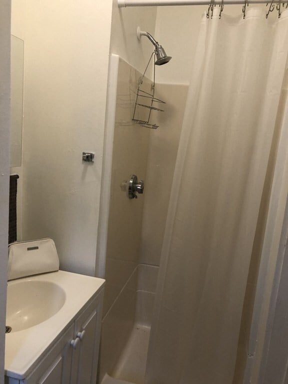 Building Photo - 176 W Sixth St