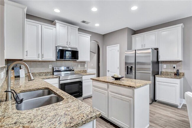 Building Photo - 1141 Carillon Dr SE