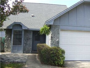 Building Photo - 924 Lawton Ct