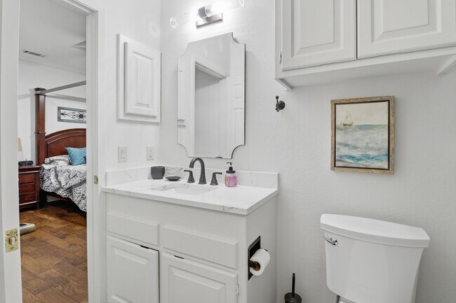 Building Photo - 403 Island Dr