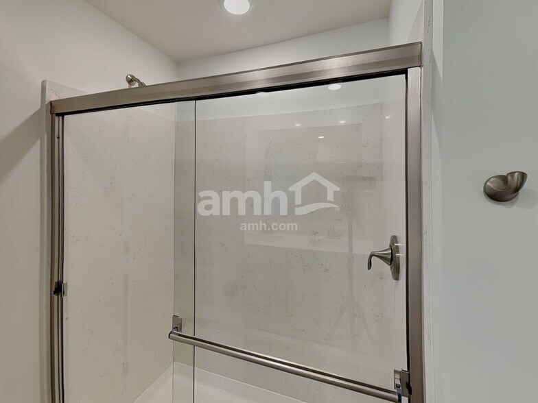 Building Photo - 1004 Heritage Blvd