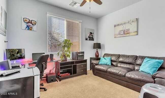 Building Photo - 5 Bedroom, 3 Bath Home with $500 YOUR FIRS...