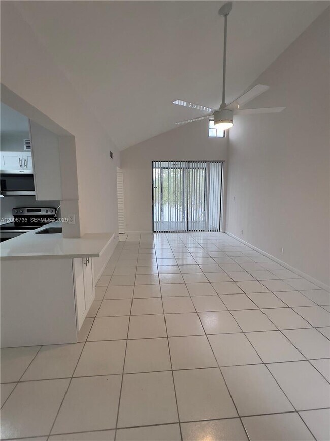 Building Photo - 216 Lake Pointe Dr