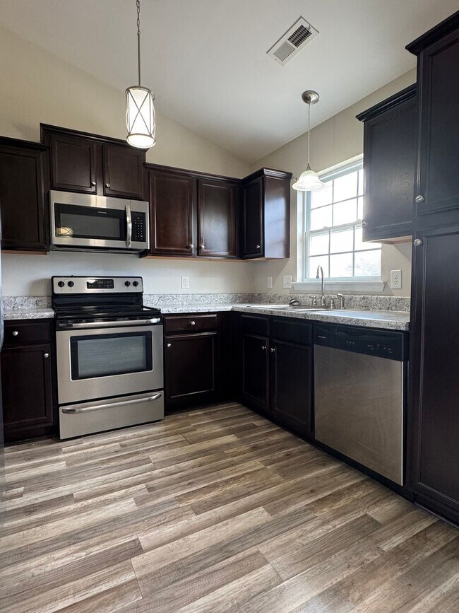 Building Photo - Sensational in Sagewood!