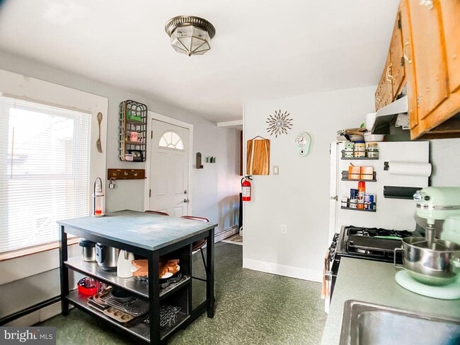 Building Photo - 227 N Main St