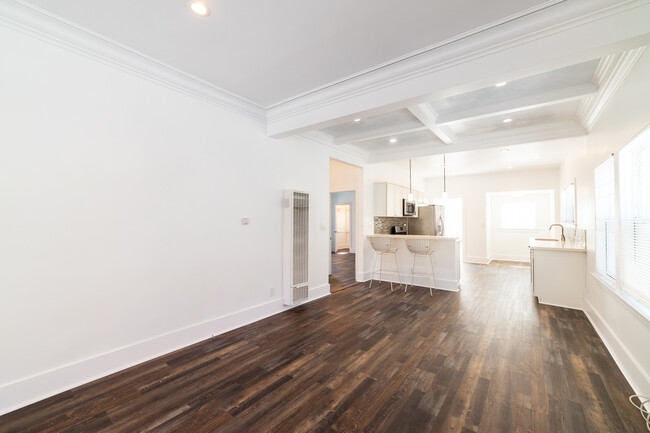 Building Photo - 321 Heliotrope Dr