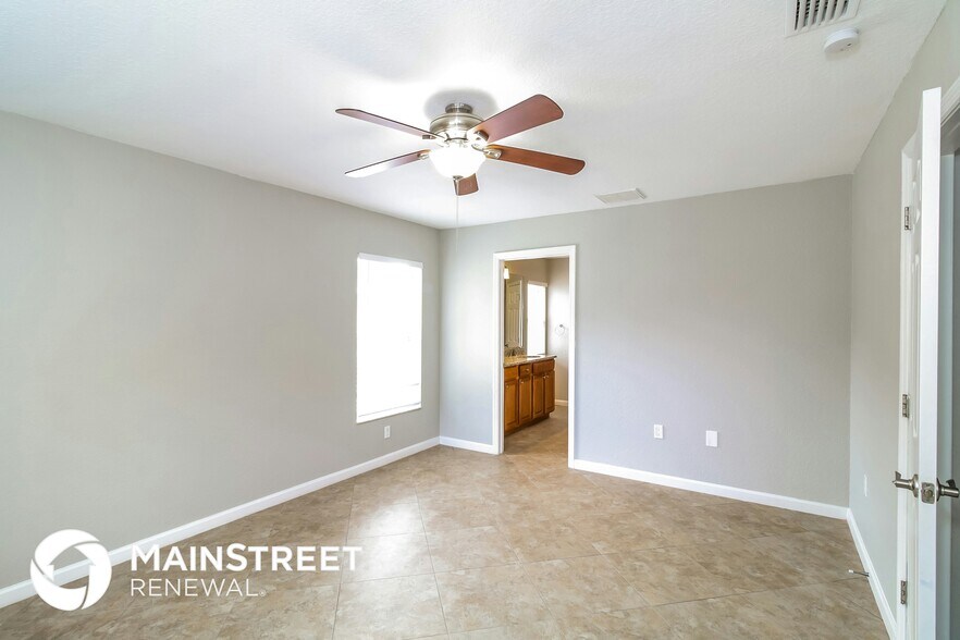 Building Photo - 2556 Traverse Ave