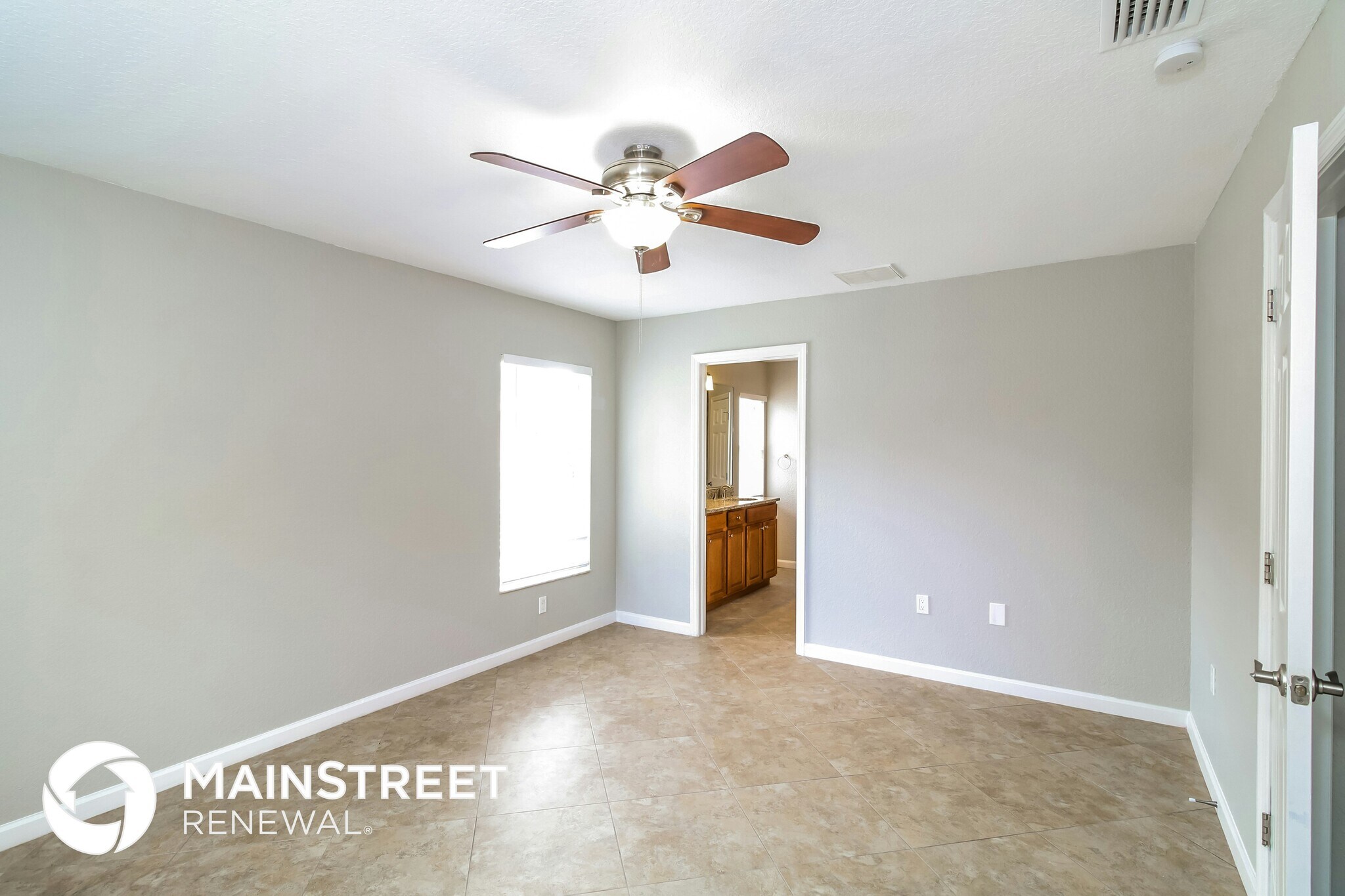 Building Photo - 2556 Traverse Ave
