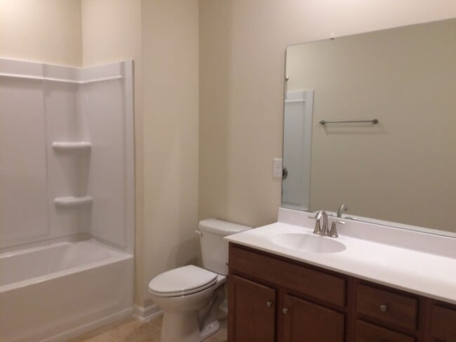 Building Photo - Beautiful townhome in International Club