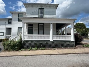 Building Photo - 702 Nelson St