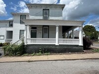 Building Photo - 702 Nelson St