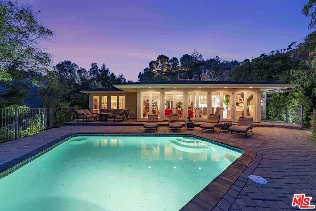 Building Photo - 1457 Claridge Dr
