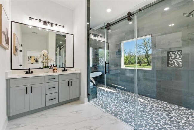 Building Photo - 418 Bedford Dr