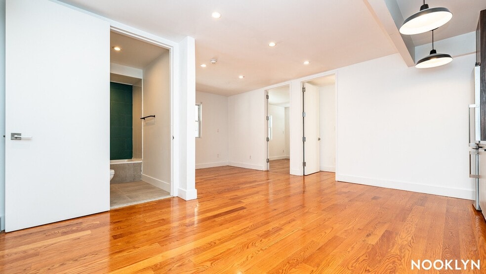 Building Photo - 620 Parkside Ave