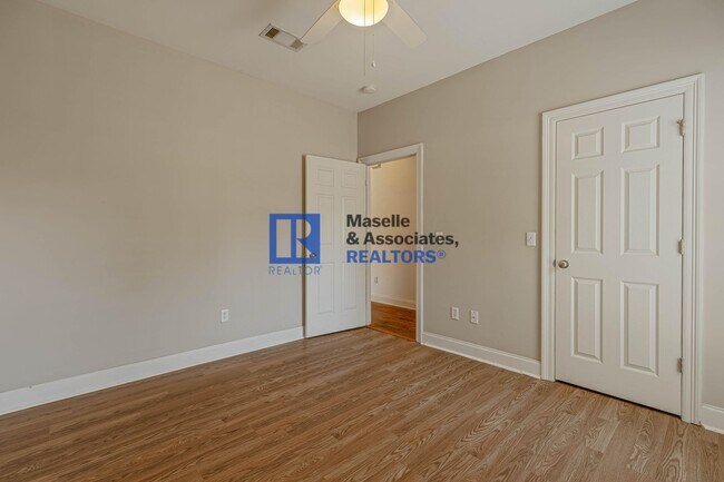 Building Photo - Beautiful 4 bedroom, 2 bathroom house in B...