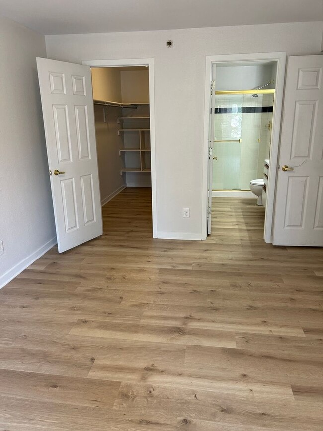 Building Photo - 2-Bedroom Westwood Condo with a Spacious L...