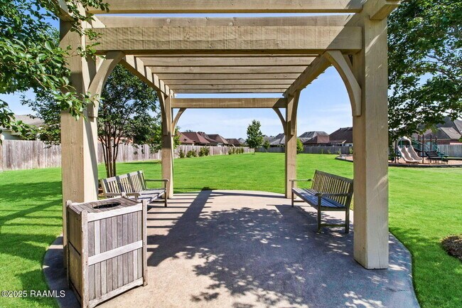 Building Photo - 215 Capstone Crossing