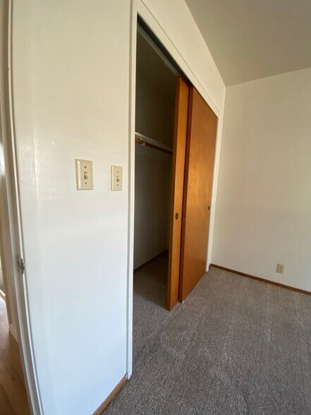 Building Photo - 714 Pine St