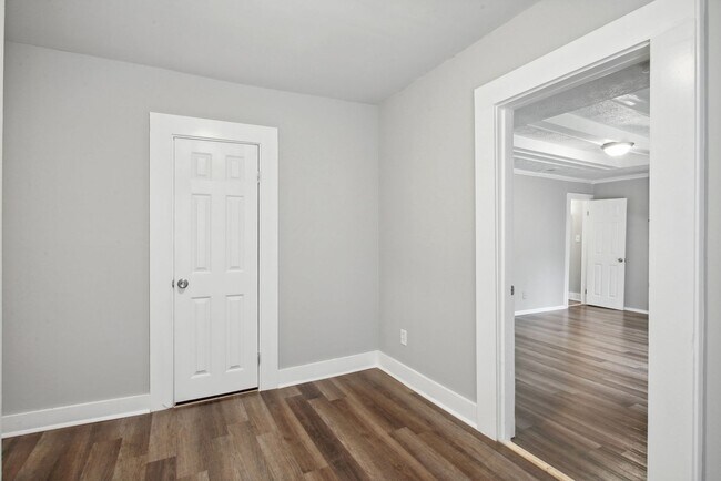 Building Photo - 3BR/2BA Downtown House Walking Distance to...