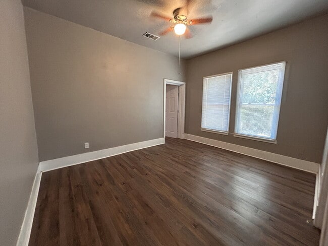 Building Photo - This remodeled charmer is close to Tech and ready for new tenants 7-15-26