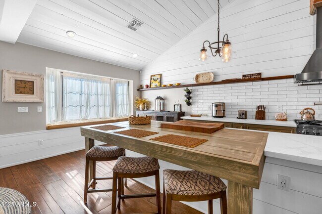 Building Photo - 4402 E Turney Ave