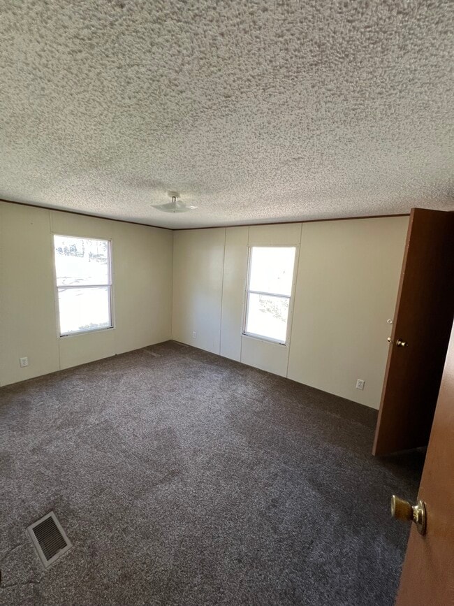 Building Photo - 192 Shadow Oaks Dr