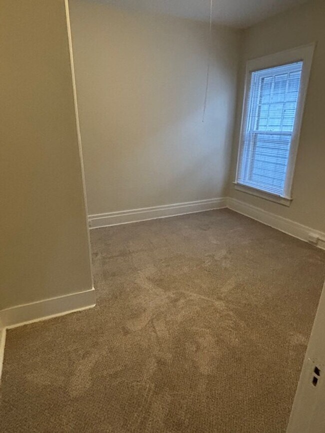 Building Photo - 620-22 Fellows Ave