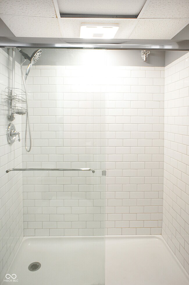 Building Photo - 230 E 9th St