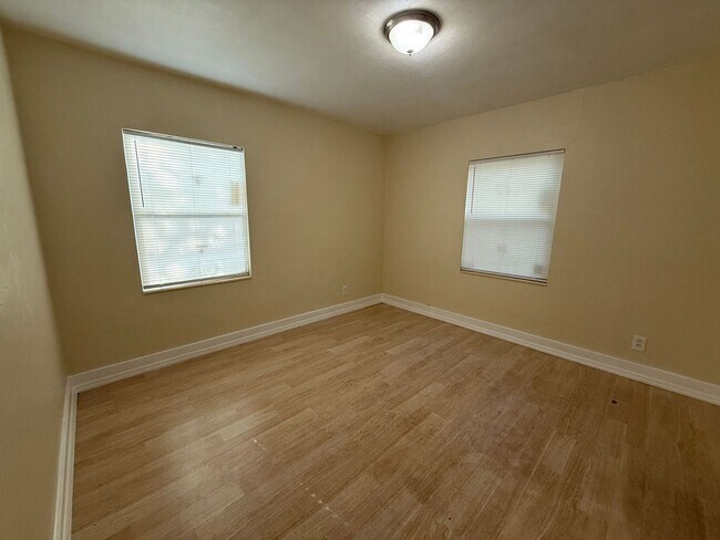 Building Photo - home for rent in South St. Pete
