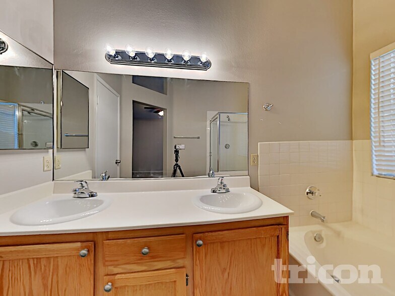 Building Photo - 6667 Whistling Swan Way