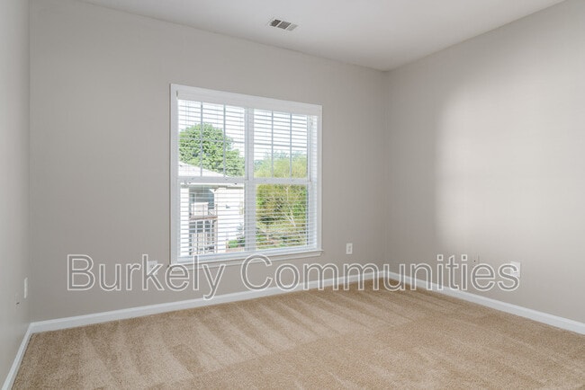 Building Photo - 104 Thornton Ct